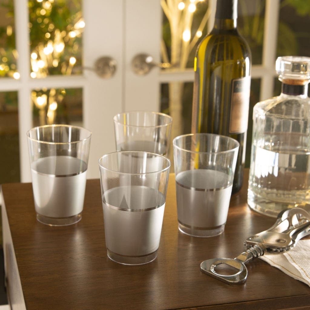 https://thepapershoppetx.com/cdn/shop/products/luxe-party-nyc-tumblers-silver-banded-plastic-cups-10-cups-633125821467-42634462757182_07b2a717-d3e1-4afb-8356-a933b40ffdd2_1024x.jpg?v=1695848291